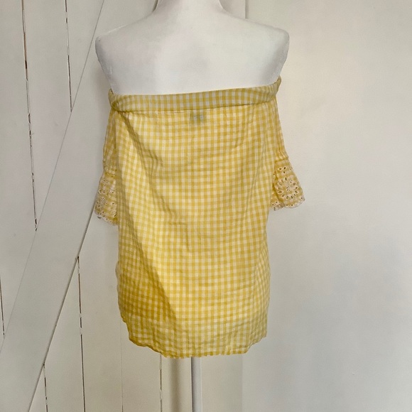 Old Navy off the shoulder yellow and white shirt - Picture 3 of 5
